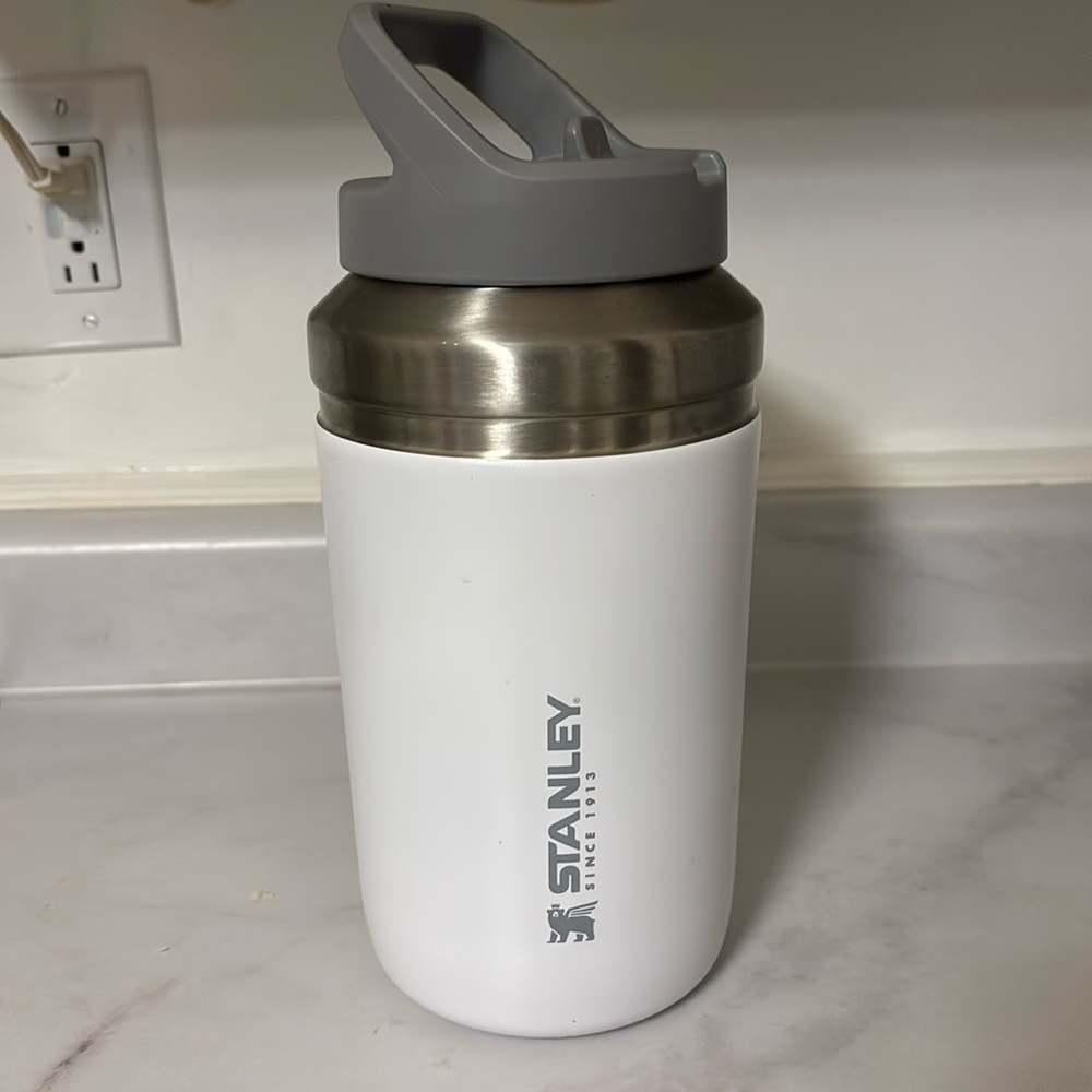 Stanley . White . 64oz